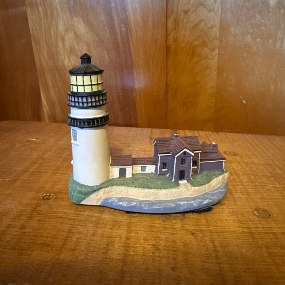 Spoontique Highland Lights MA Lighthouse & Keeper's Cottage Figurine - White